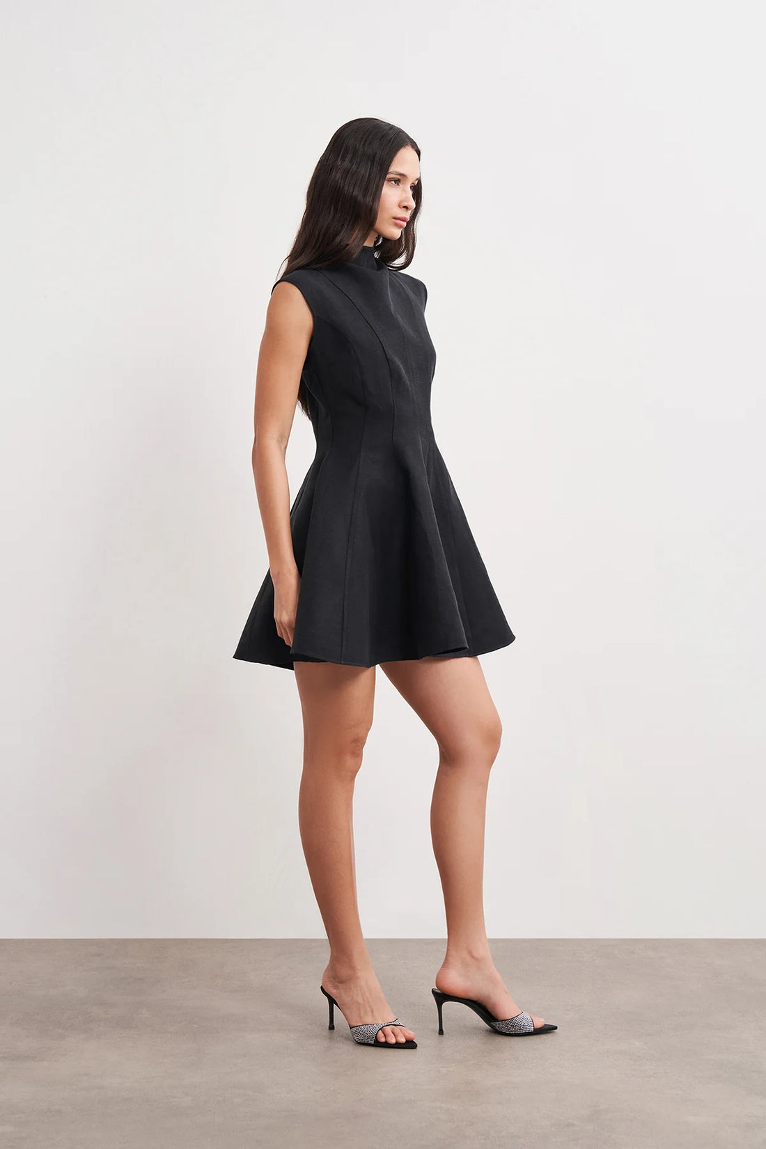 Volanlı Boğaz Detaylı Mini Elbise