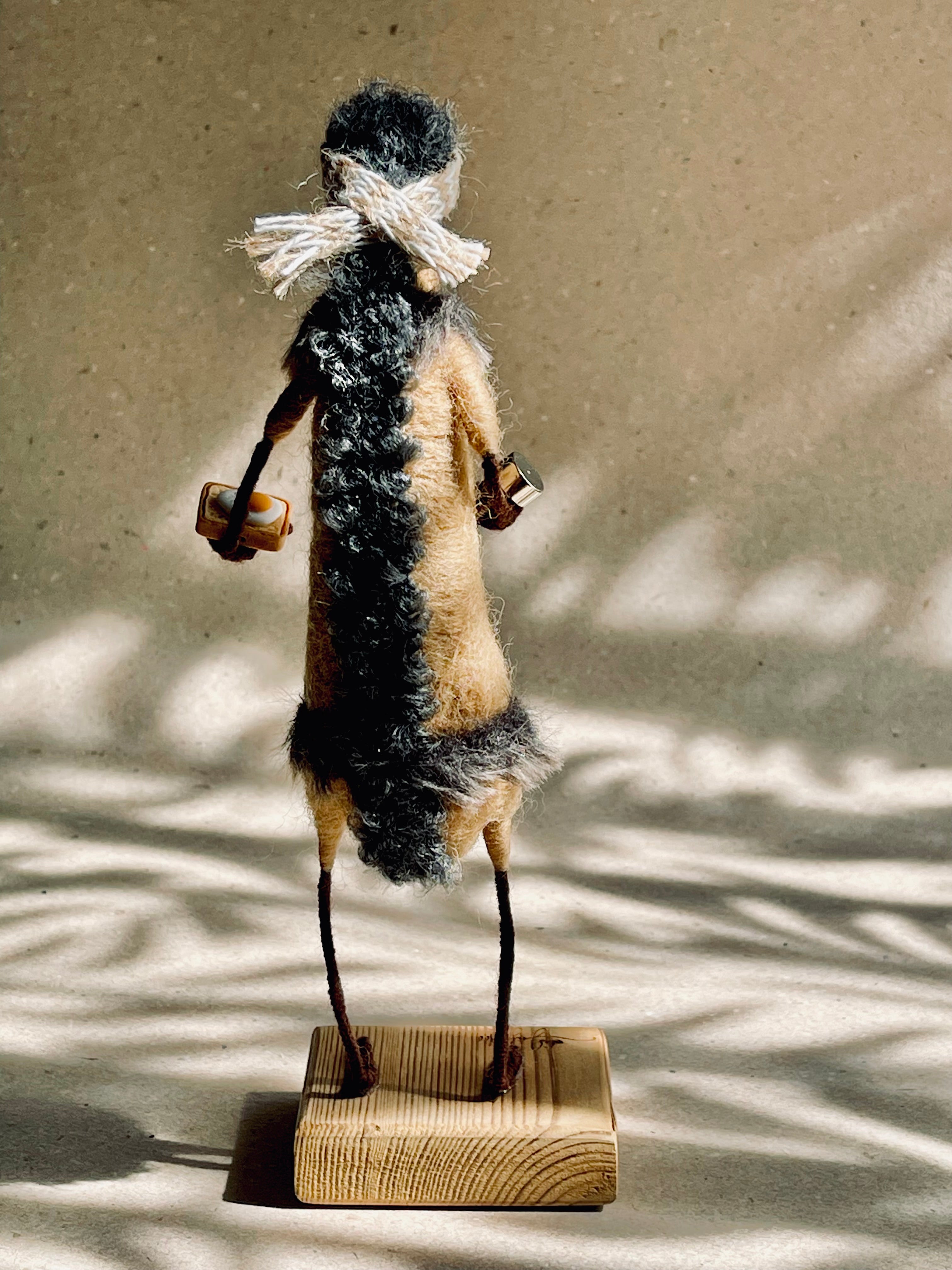 Bir deri bir kemik figürü