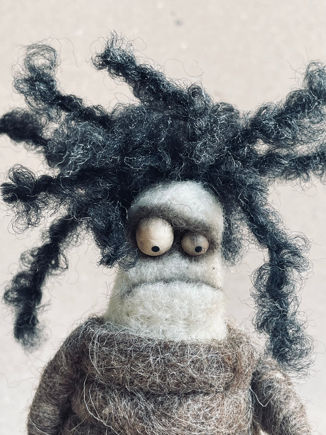 Tuhaf bakış figürü