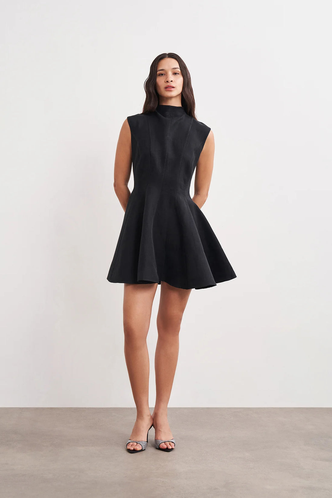 Volanlı Boğaz Detaylı Mini Elbise