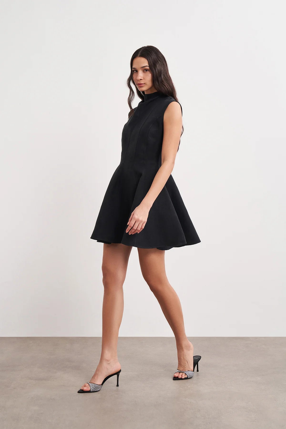 Volanlı Boğaz Detaylı Mini Elbise