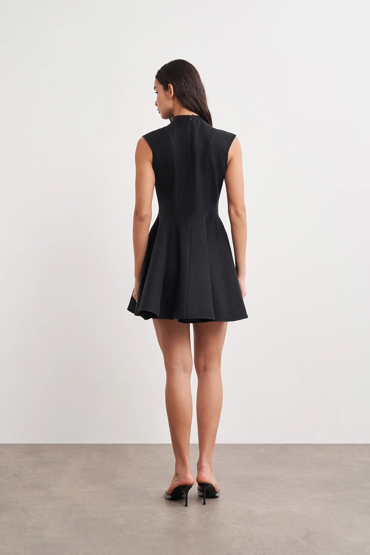 Volanlı Boğaz Detaylı Mini Elbise